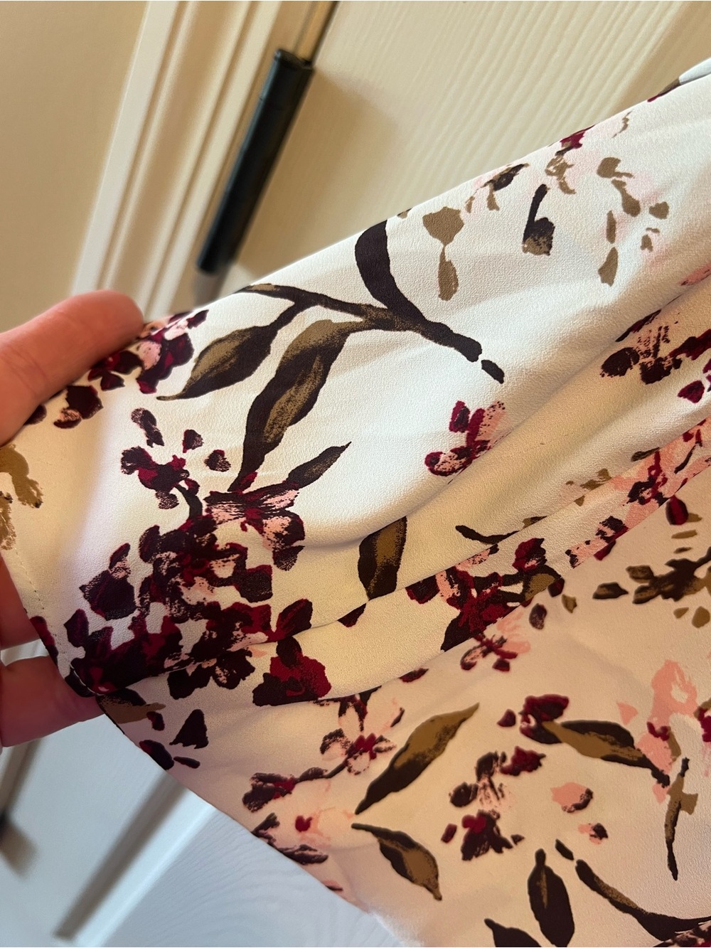 🌸 White House Black Market Floral Surplice Blouse Sz Large Long Sleeve🌸 - Picture 8 of 13
